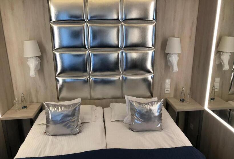 스탠다드 트리플 룸, Imperium