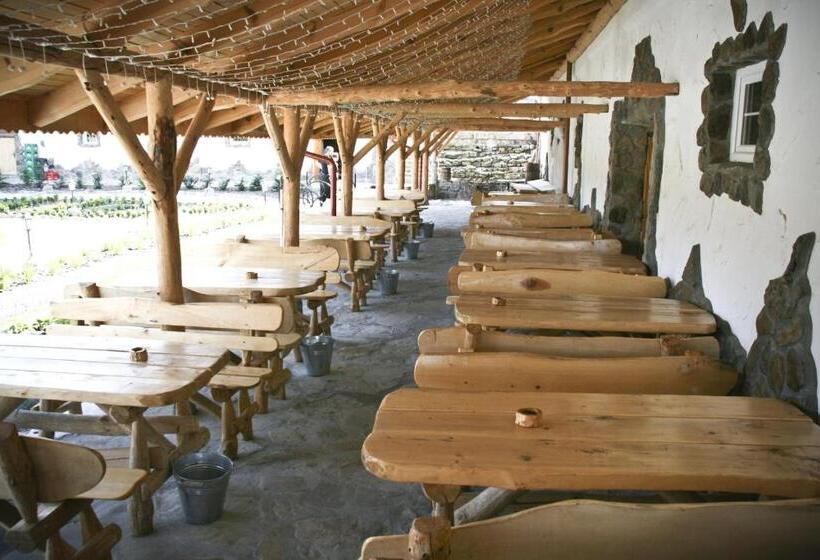 غرفة قياسية رباعية, Impresja Krasiczyn