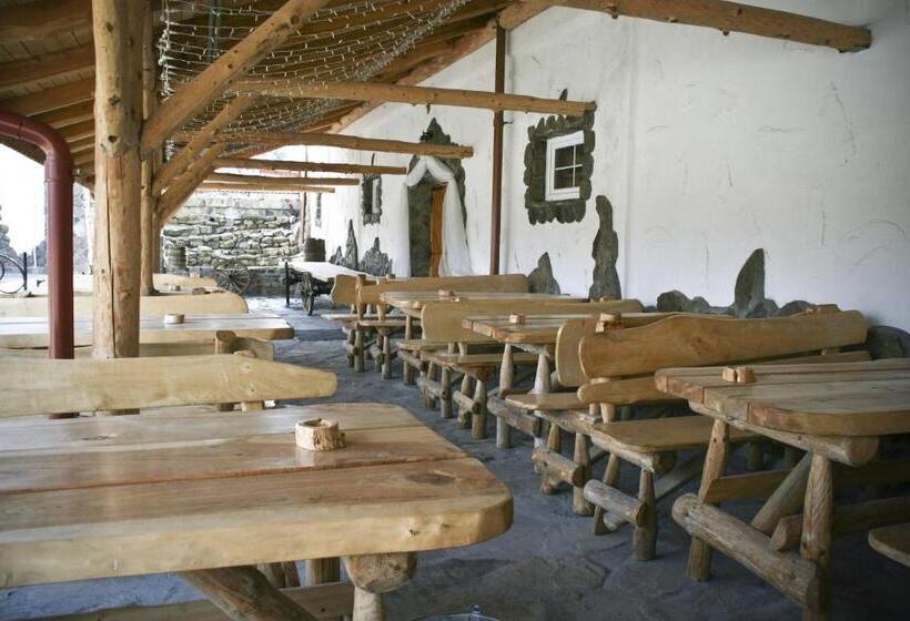 غرفة قياسية رباعية, Impresja Krasiczyn