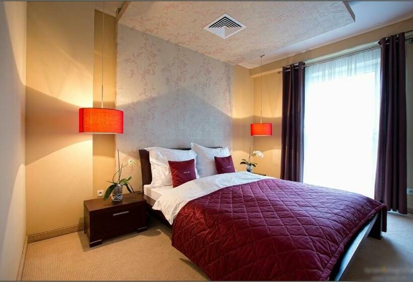 شقة غرفة واحدة, Ines