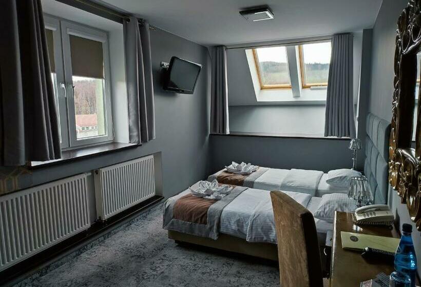 חדר סופריור, Jedlinka