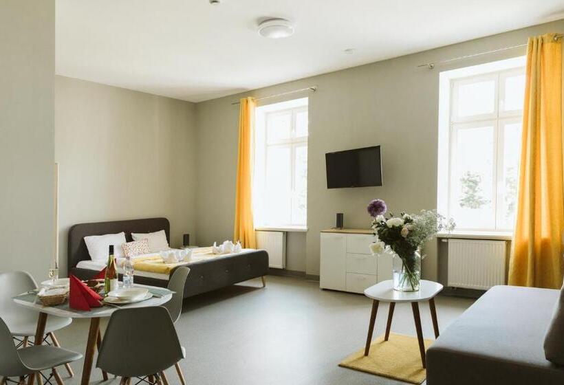 Студия Superior, Jedlinka