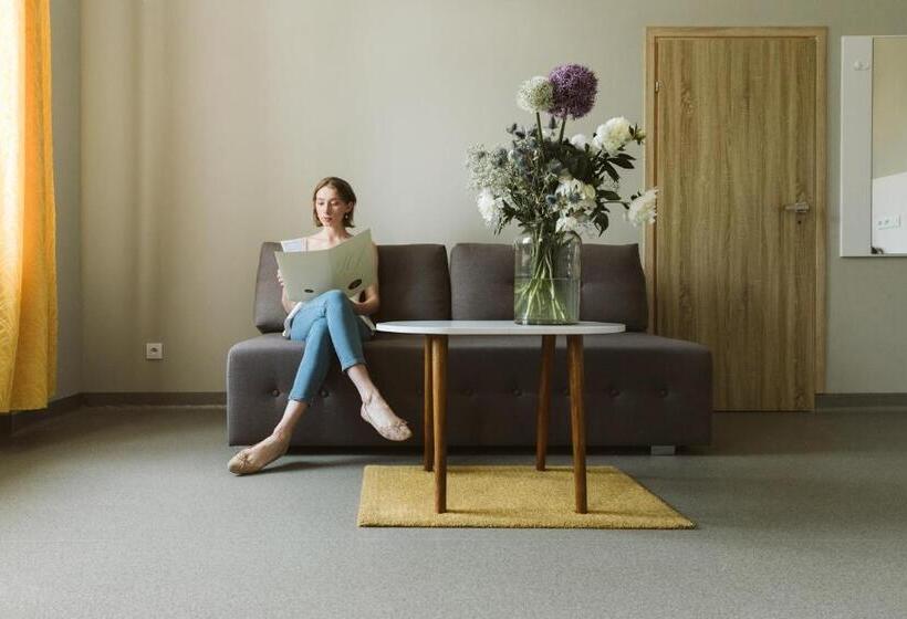 Студия Superior, Jedlinka