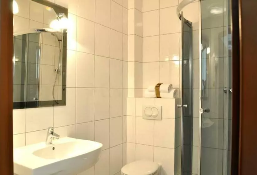 Standard Kolmen Hengen Huone, Nad Wigrami
