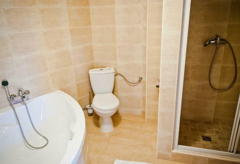 غرفة قياسية ثلاثية, Oleńka