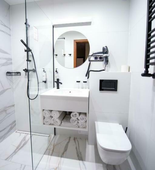 스탠다드 스튜디오, Ostaniec