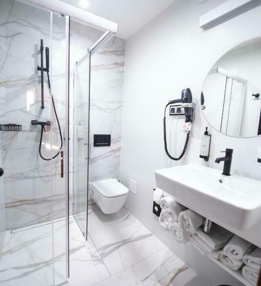 스탠다드 스튜디오, Ostaniec