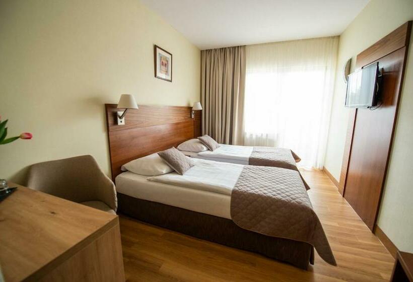 스탠다드 룸, Ostaniec