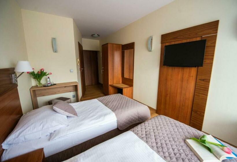 스탠다드 룸, Ostaniec