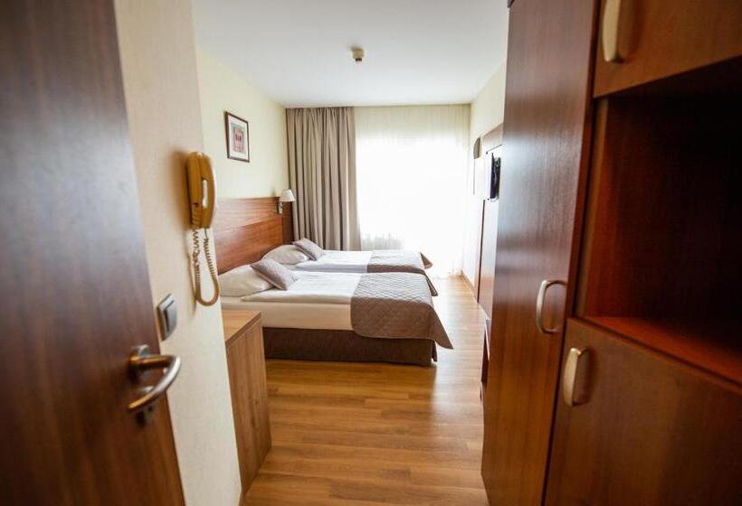 스탠다드 룸, Ostaniec