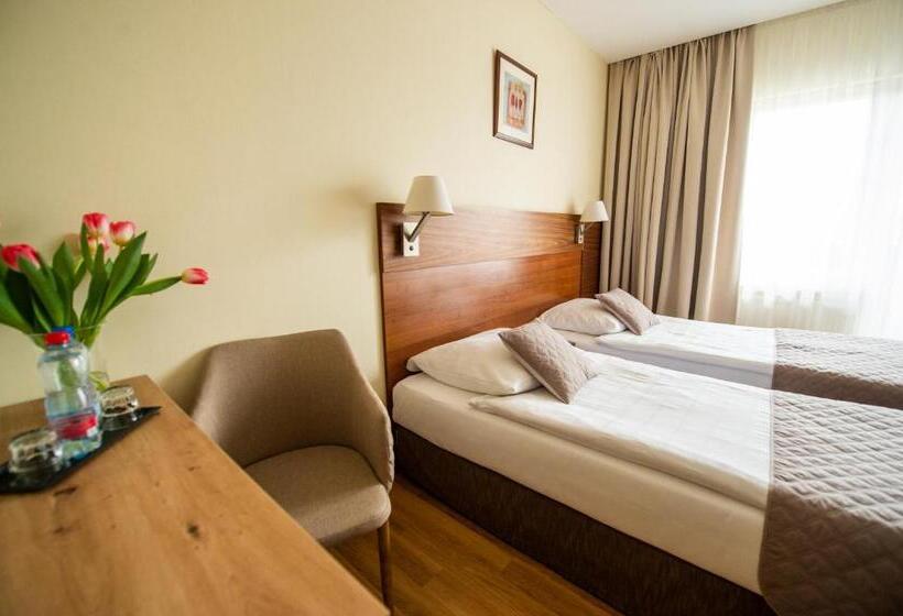 스탠다드 룸, Ostaniec