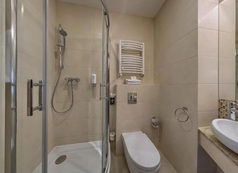 스탠다드 트리플 룸, Ostaniec