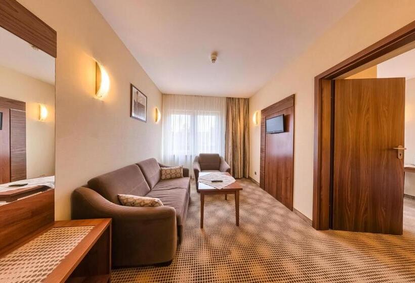 스탠다드 트리플 룸, Ostaniec