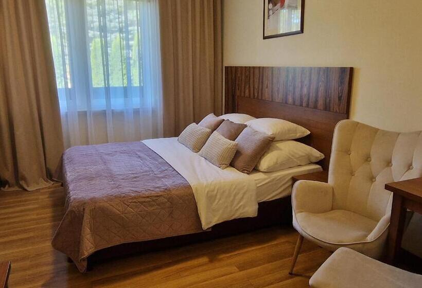 스탠다드 룸 킹사이즈 침대, Ostaniec