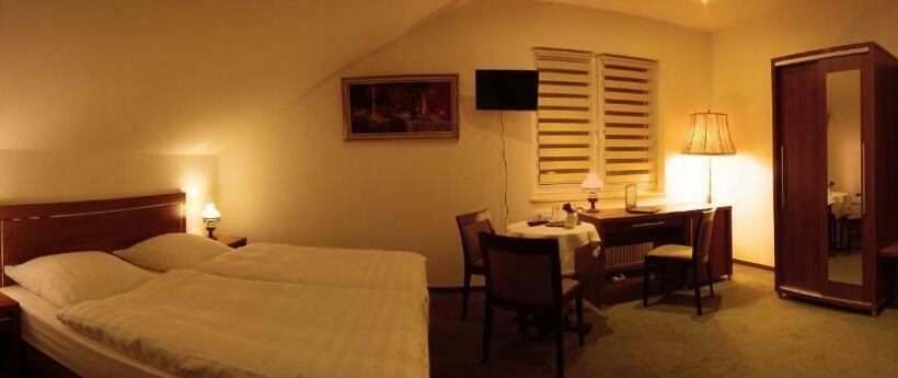 اتاق استاندارد سه نفره, Pelikan