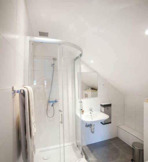 スタンダードルーム, Pelikan