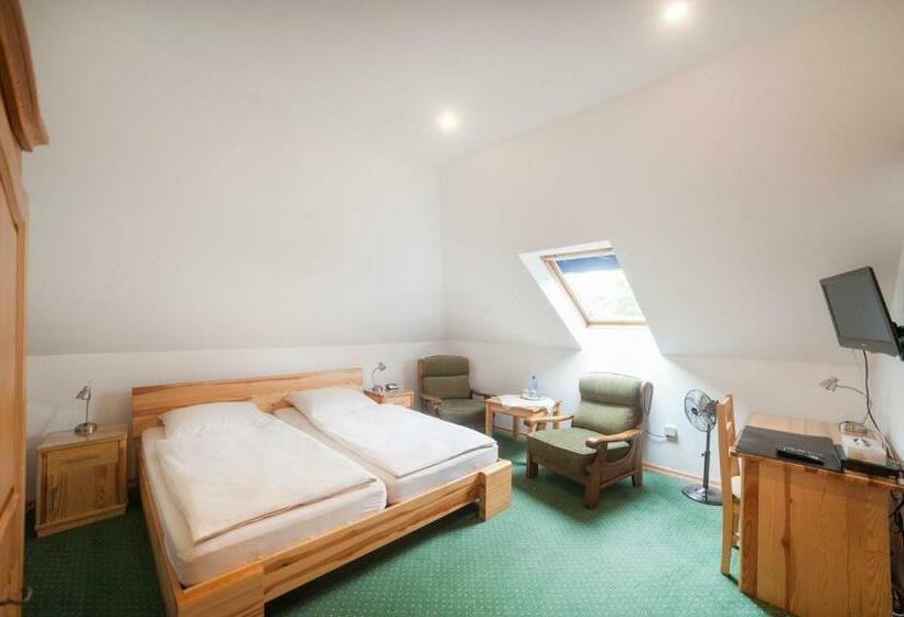 スタンダードルーム, Pelikan