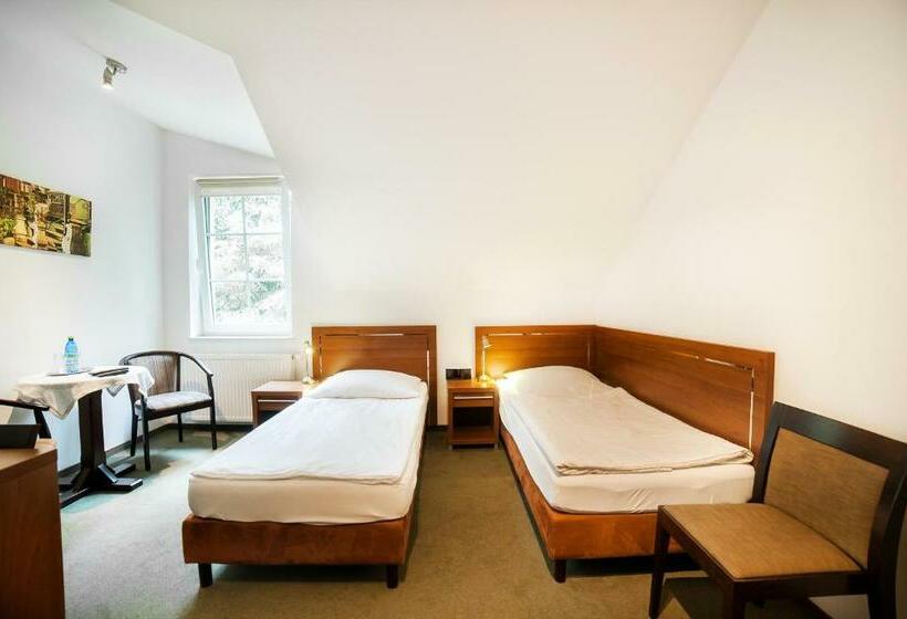 スタンダードルーム, Pelikan