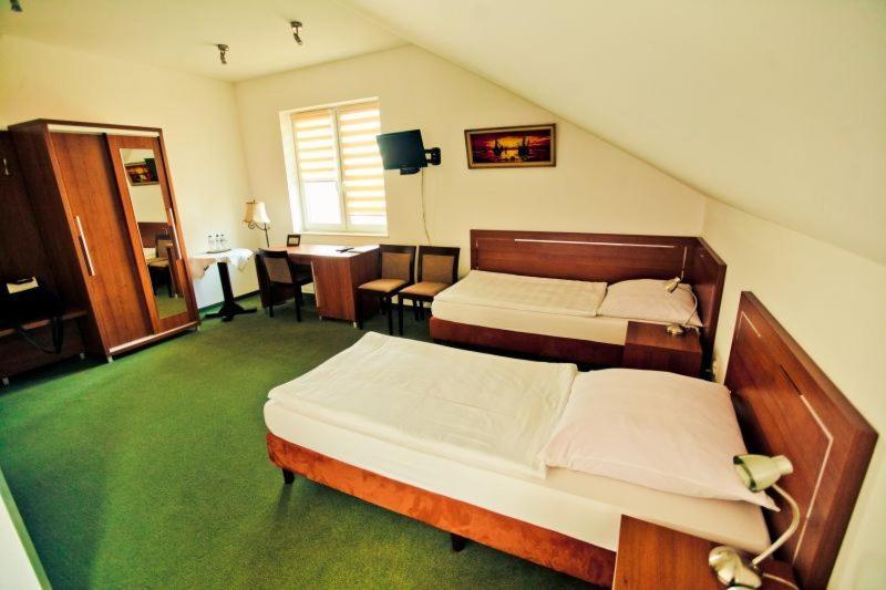 スタンダードトリプルルーム, Pelikan