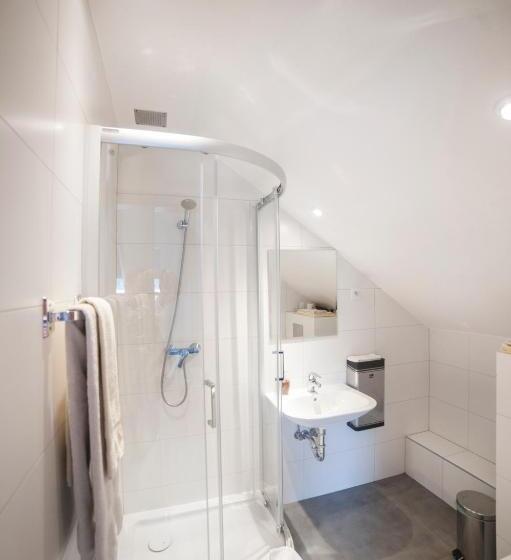 スタンダード４人部屋, Pelikan