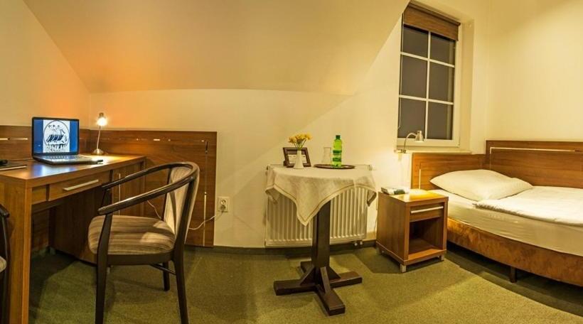 اتاق استاندارد یک نفره, Pelikan