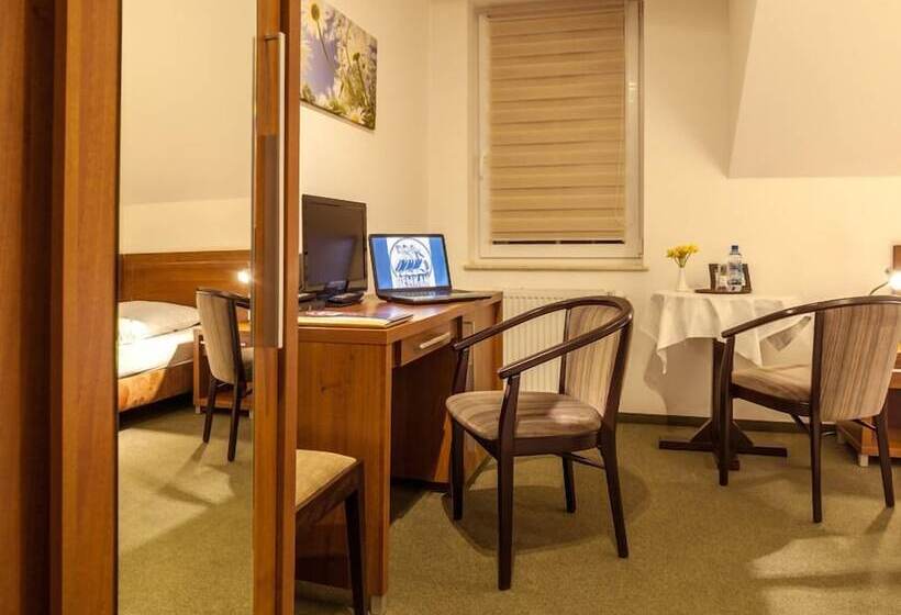 スタンダードルーム, Pelikan