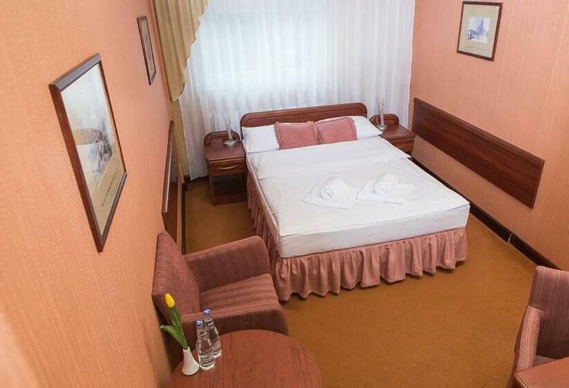 수피리어 싱글 룸, Polski