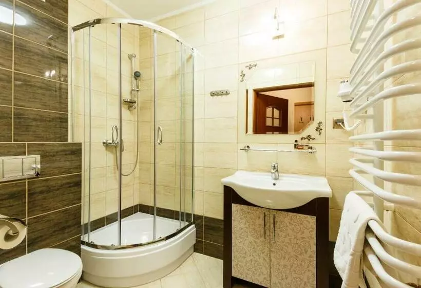 Perhehuone, Sanvit Lake Resort & Spa