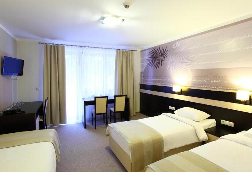 חדר סטנדרט לשלושה, Vitalia