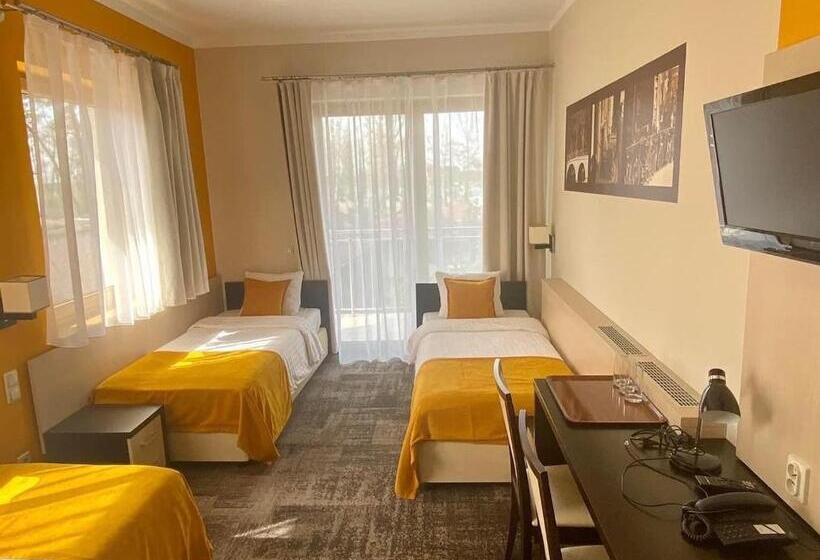 חדר סטנדרט לשלושה, Vitalia