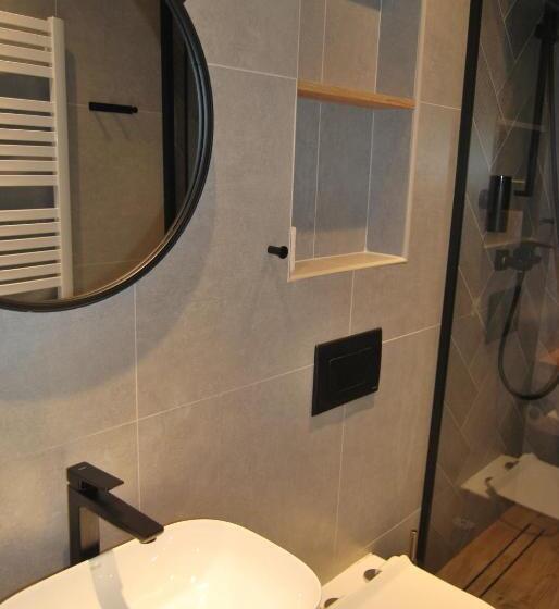 اتاق لوکس, W Dobieszkowie