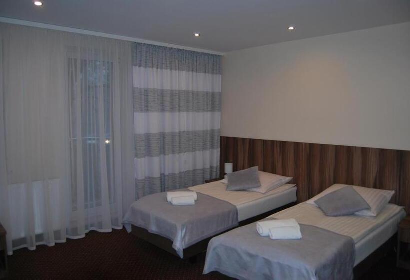 اتاق لوکس, W Dobieszkowie