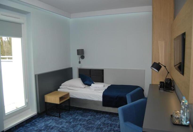 اتاق لوکس, W Dobieszkowie