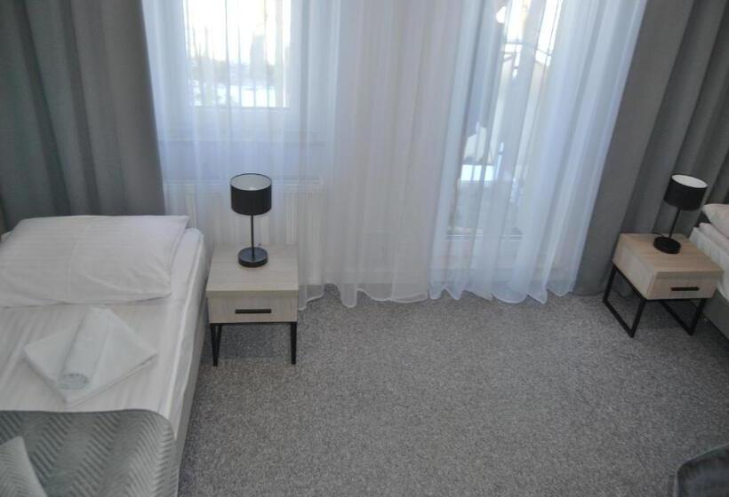 اتاق لوکس, W Dobieszkowie