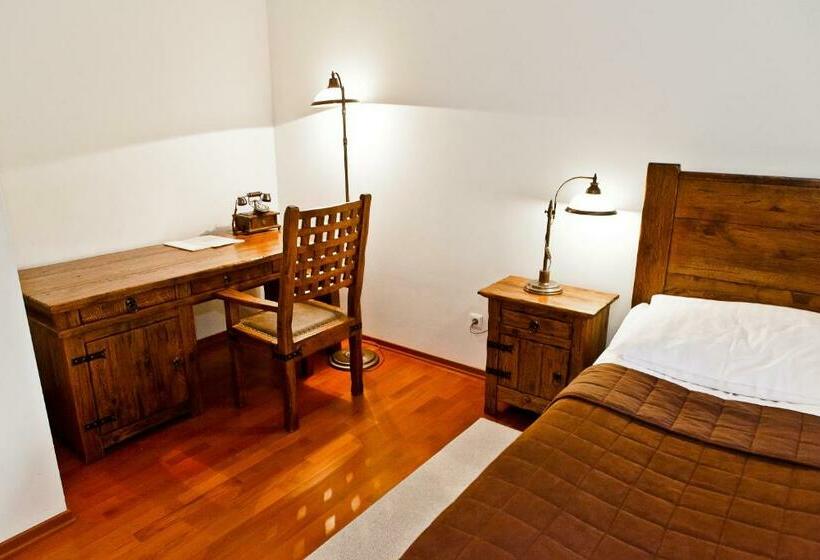 غرفة قياسية, Zamek Królewski W Niepołomicach