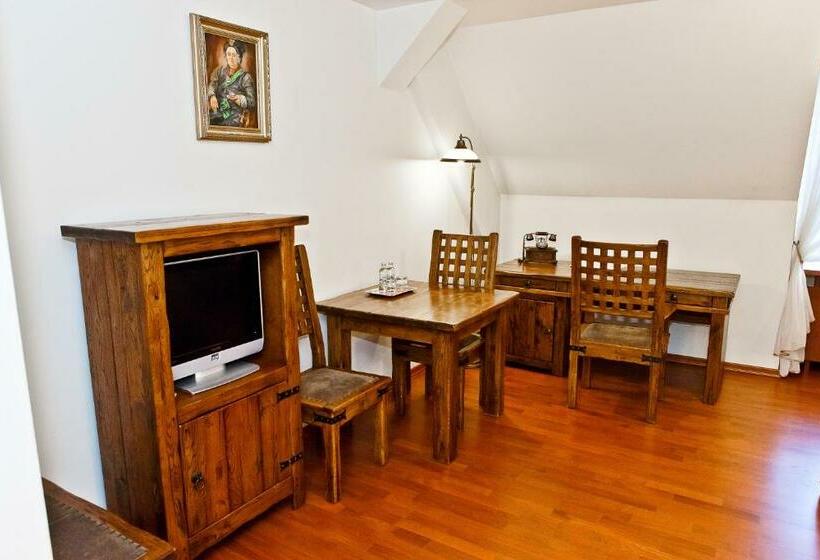 غرفة قياسية ثلاثية, Zamek Królewski W Niepołomicach