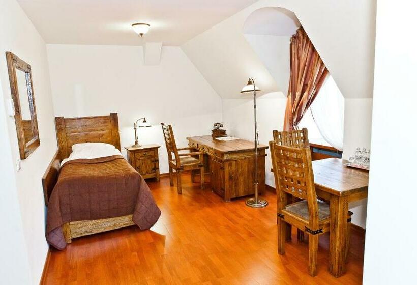 غرفة قياسية ثلاثية, Zamek Królewski W Niepołomicach