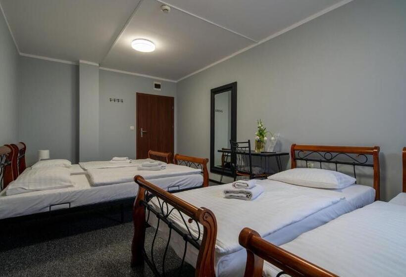 غرفة قياسية رباعية, Noclegi Stop And Sleep Zgorzelec