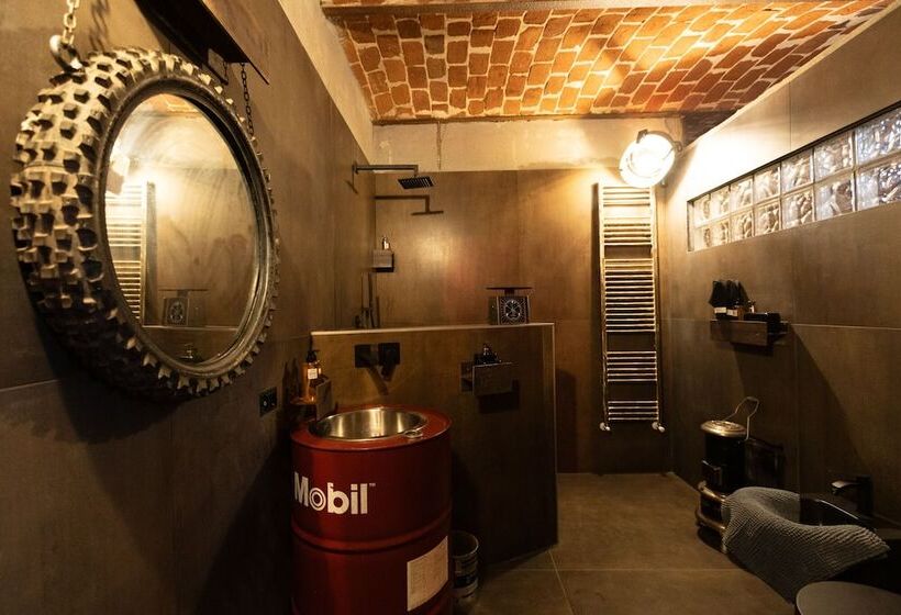 חדר דלוקס, Lusi è In Collina