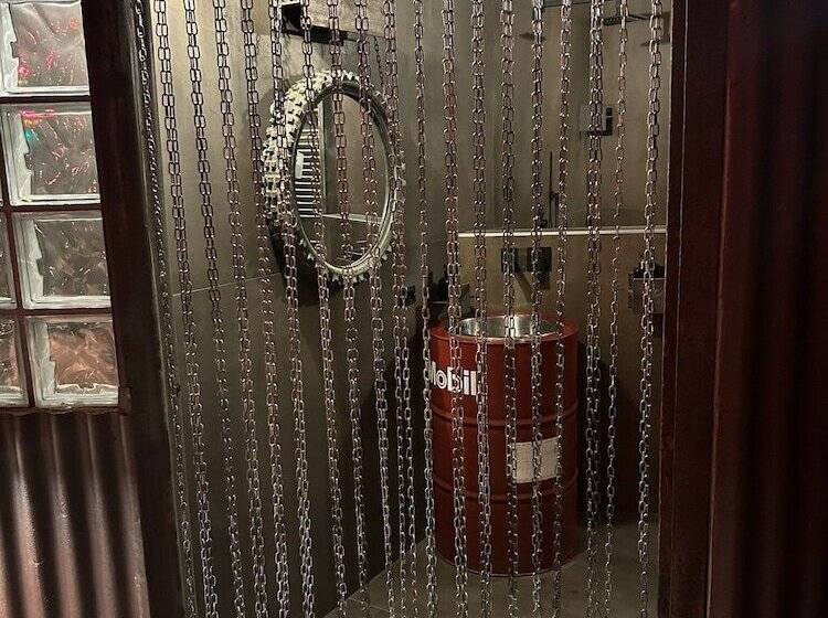 חדר דלוקס, Lusi è In Collina