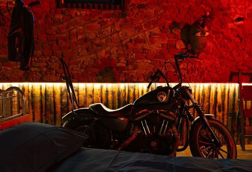 חדר דלוקס, Lusi è In Collina