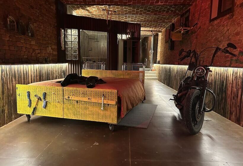 חדר דלוקס, Lusi è In Collina