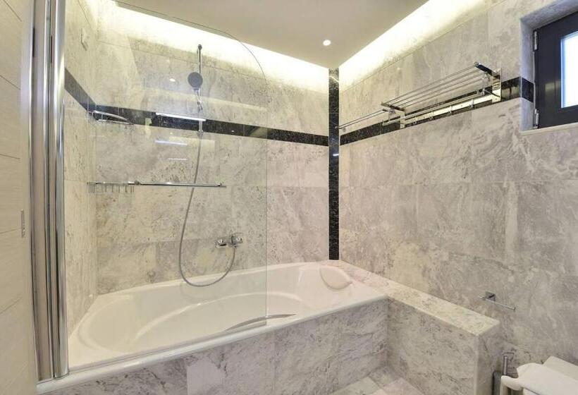 スイート, Alexander Mountain Resort