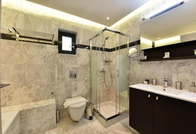 スイート, Alexander Mountain Resort