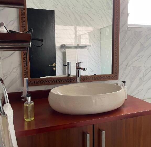 اتاق سوپریور با تخت بزرگ, Governor S Residence