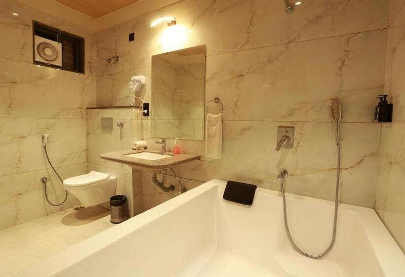 Люкс с гидромассажем, Taviral Regency