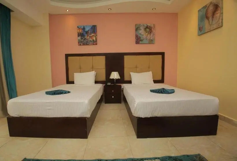 اتاق استاندارد با چشم‌انداز استخر, Lusinda Hotel Management By Zad