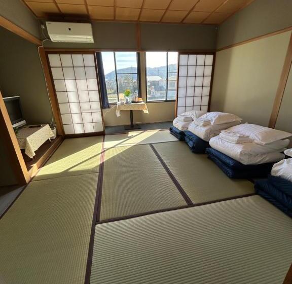 غرفة إقتصادية رباعية, 高島市安曇川町琵琶湖徒歩3分エクシブ 高島 近くbbq自転車無料貸出