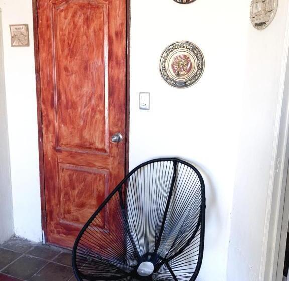 اتاق استاندارد با سرویس بهداشتی مشترک, Hostal Casa Antigua Santa Ana