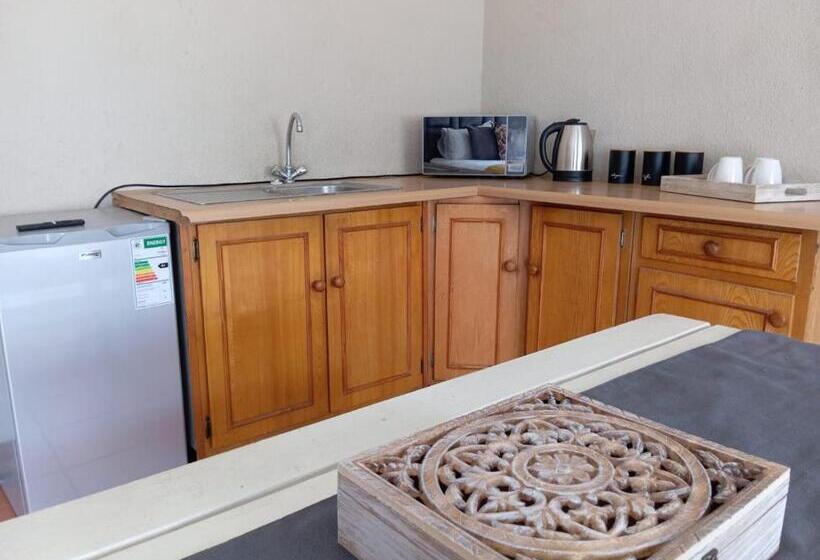 Семейный Номер, Or Tambo Stay Unit 1